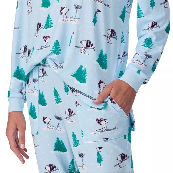 NWT Peanuts Snoopy Women's Pajama Set Size Small - Picture 4 of 9